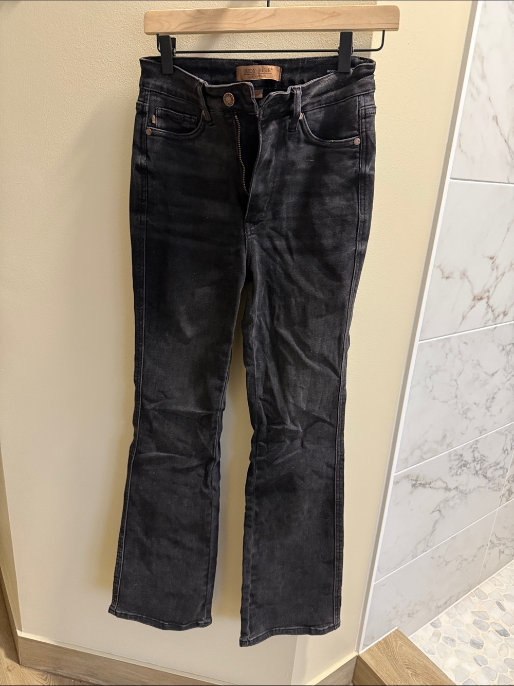 Boot cut woman’s 3/26 black jeans. Judy blue